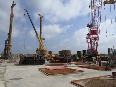 市委書記張?jiān)婪宥讲椤绊?xiàng)目攻堅(jiān)年”重點(diǎn)工程建設(shè)情況，強(qiáng)調(diào)以項(xiàng)目為引擎，推動(dòng)高質(zhì)量發(fā)展