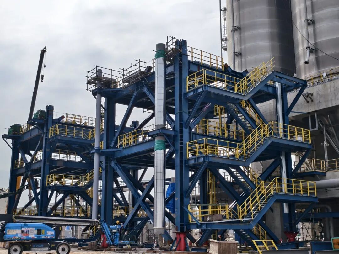 華陸公司總承包福建中沙古雷乙烯項目聚丙烯裝置擠壓造粒框架封頂，標志工程建設取得關鍵進展